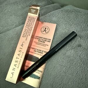 NIB Anastasia Beverly Hills Brow Definer - Soft Brown